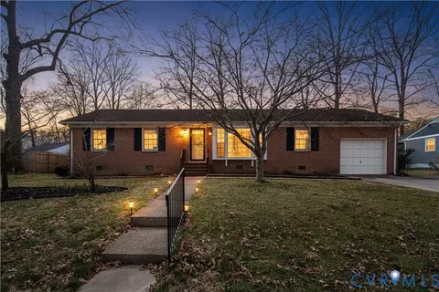 202 Homestead Dr, Colonial Heights, VA 23834