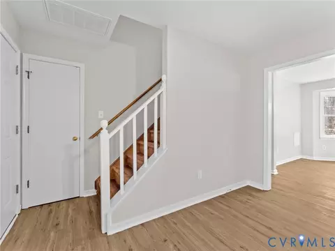 Entry Way - 7104 Deer Run Ln, Midlothian, VA 23112 photo 1 of 3