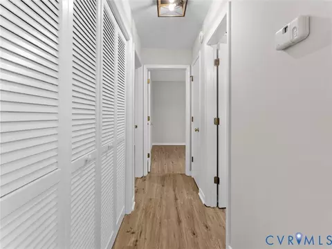 Entry Way - 7104 Deer Run Ln, Midlothian, VA 23112 photo 2 of 3