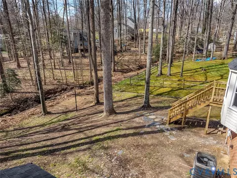 Exterior - 7104 Deer Run Ln, Midlothian, VA 23112 photo 7 of 9