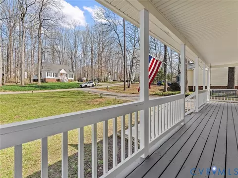 Exterior - 7104 Deer Run Ln, Midlothian, VA 23112 photo 5 of 9
