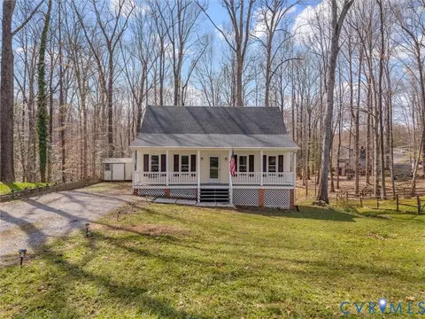 Exterior - 7104 Deer Run Ln, Midlothian, VA 23112 photo 2 of 9