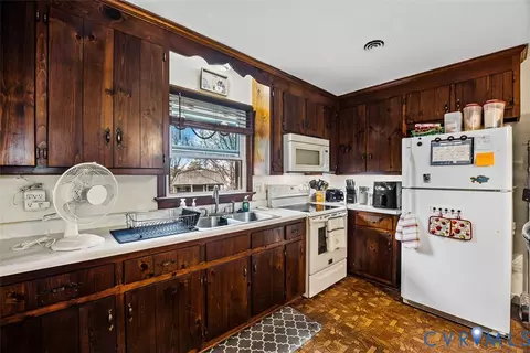 Kitchen - 3350 Kellynn Dr, Midlothian, VA 23112 photo 2 of 3