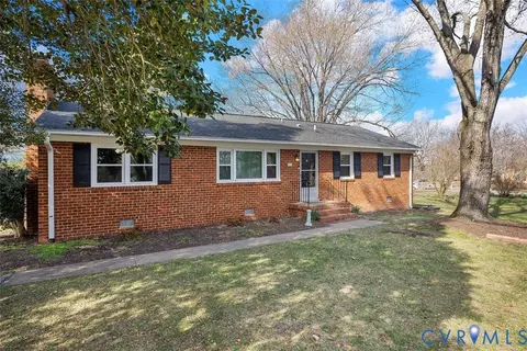 Exterior - 3350 Kellynn Dr, Midlothian, VA 23112 photo 2 of 7