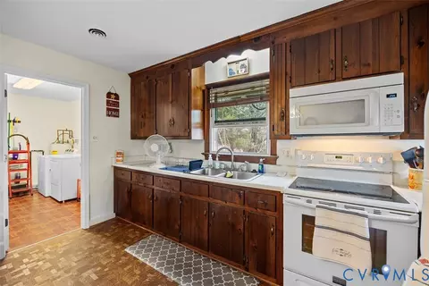 Kitchen - 3350 Kellynn Dr, Midlothian, VA 23112 photo 3 of 3