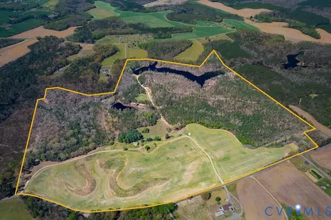 18262 Seals Rd, Bowling Green, VA 22427