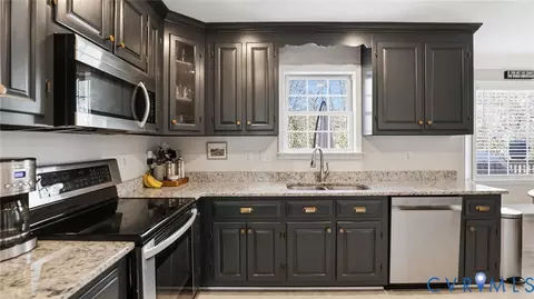 Kitchen - 12718 Millstep Ter, Midlothian, VA 23112 photo 4 of 4