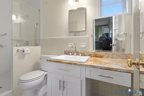 Bath - 2830 E Weyburn Rd, Richmond, VA 23235 photo 2 of 5