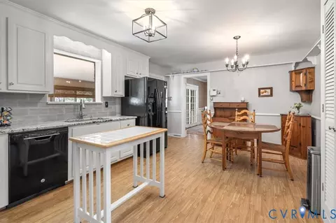 Kitchen - 2830 E Weyburn Rd, Richmond, VA 23235 photo 4 of 4
