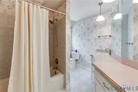Bath - 14510 Alberta Ct, Chester, VA 23836 photo 3 of 7