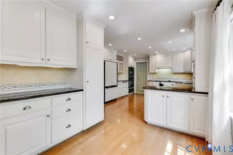 Kitchen - 14510 Alberta Ct, Chester, VA 23836 photo 5 of 9