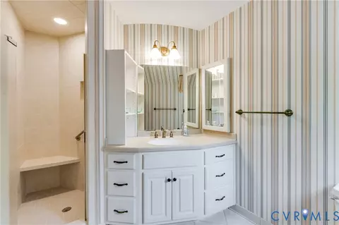 Bath - 14510 Alberta Ct, Chester, VA 23836 photo 5 of 7