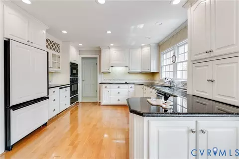 Kitchen - 14510 Alberta Ct, Chester, VA 23836 photo 3 of 9