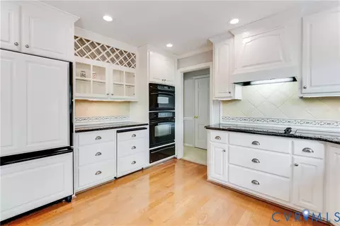 Kitchen - 14510 Alberta Ct, Chester, VA 23836 photo 7 of 9