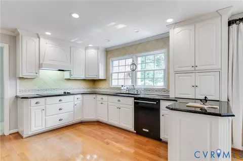 Kitchen - 14510 Alberta Ct, Chester, VA 23836 photo 2 of 9