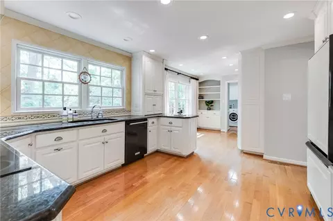 Kitchen - 14510 Alberta Ct, Chester, VA 23836 photo 9 of 9