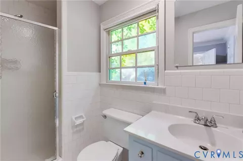 Bath - 14510 Alberta Ct, Chester, VA 23836 photo 2 of 7