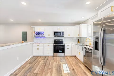 Kitchen - 5301 Pine Fork Rd, Quinton, VA 23141 photo 3 of 7