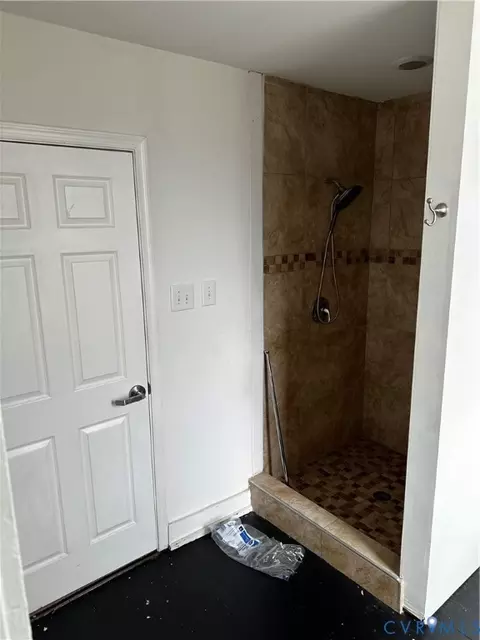 Bath - 1902 3rd Ave, Richmond, VA 23222 photo 6 of 8