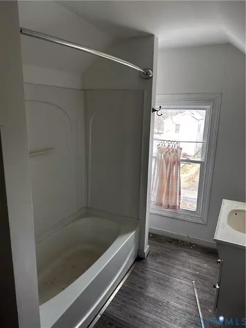 Bath - 1902 3rd Ave, Richmond, VA 23222 photo 8 of 8