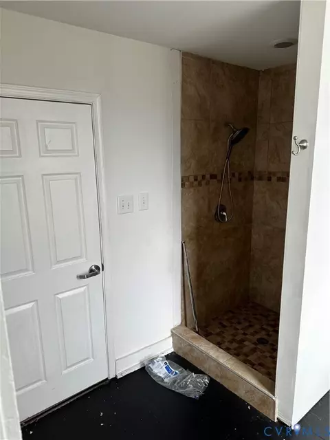 Bath - 1902 3rd Ave, Richmond, VA 23222 photo 6 of 8