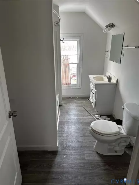 Bath - 1902 3rd Ave, Richmond, VA 23222 photo 7 of 8