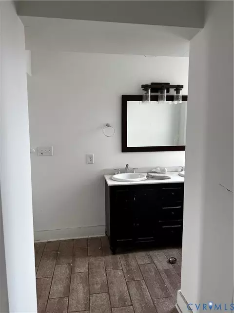 Bath - 1902 3rd Ave, Richmond, VA 23222 photo 1 of 8