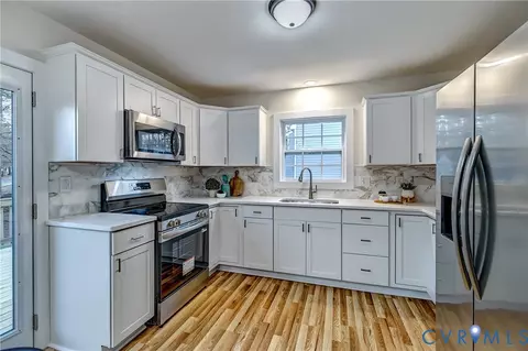 Kitchen - 12301 Beaver Point Dr, Midlothian, VA 23112 photo 3 of 4