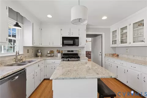 Kitchen - 2210 Corner Rock Rd, Midlothian, VA 23113 photo 2 of 2