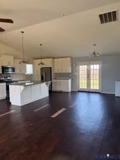 Entry Way - 1776 E Courthouse Rd, Blackstone, VA 23824 photo 3 of 3