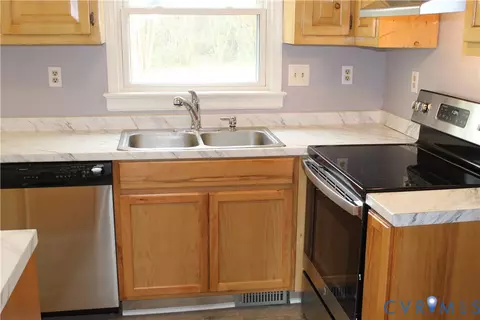 Kitchen - 13909 Sagebrook Rd, Midlothian, VA 23112 photo 1 of 2