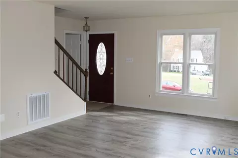 Living - 13909 Sagebrook Rd, Midlothian, VA 23112 photo 1 of 4