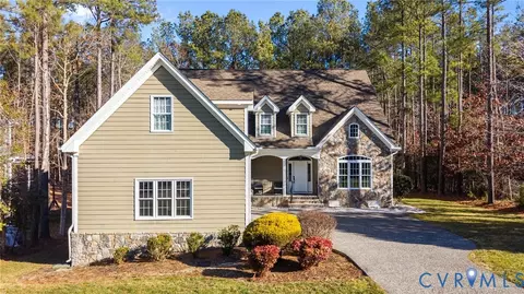 11106 Kings Pond Dr, Providence Forge, VA 23140
