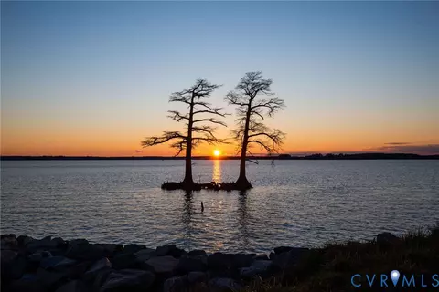 View/Area - 1613 River Rdg, Williamsburg, VA 23185 photo 6 of 12