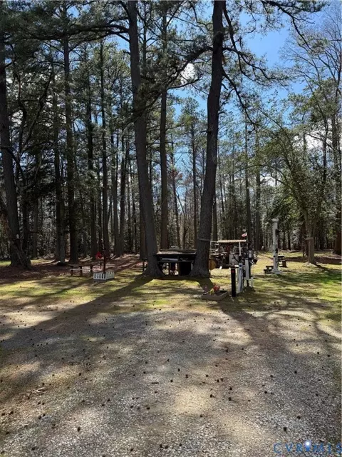 12117 River Rd, Chesterfield, VA 23838