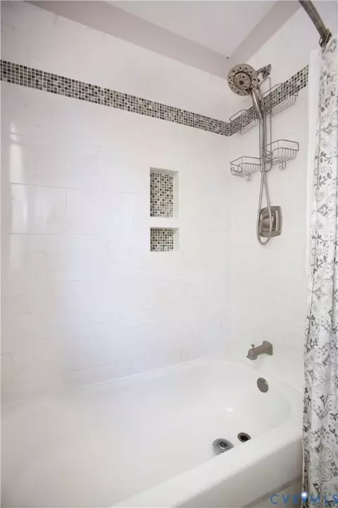 Bath - 4801 Brook Rd, Richmond, VA 23227 photo 4 of 4