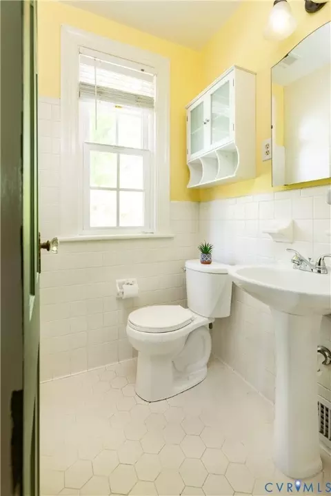 Bath - 4801 Brook Rd, Richmond, VA 23227 photo 2 of 4