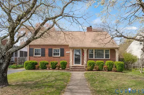 1914 Franklin Ave, Colonial Heights, VA 23834