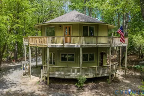 7 Sunsan Beach Rd, Deltaville, VA 23043