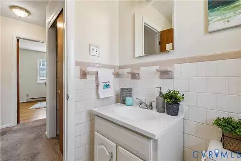 Bath - 803 Belfast Ave, Hampton, VA 23661 photo 1 of 3