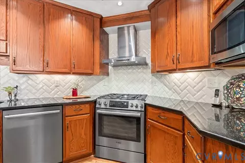 Kitchen - 2911 Vistapoint Rd, Midlothian, VA 23113 photo 3 of 7