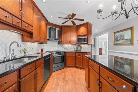 Kitchen - 2911 Vistapoint Rd, Midlothian, VA 23113 photo 6 of 7