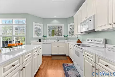 Kitchen - 700 Heth Pl, Midlothian, VA 23114 photo 3 of 5