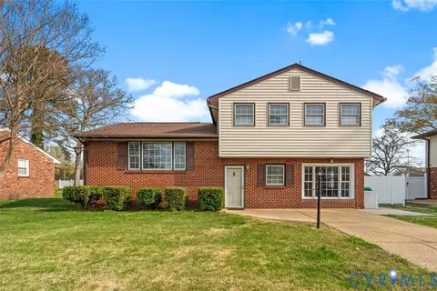 908 Yorkshire Rd, Colonial Heights, VA 23834