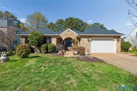221 Wooodburn Dr, Hampton, VA 23664