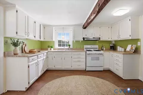 8153 E Patrick Henry Rd, Ashland, VA 23005