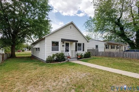 307 Pickett Ave, Colonial Heights, VA 23834