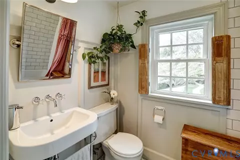 Bath - 4213 Patterson Ave, Richmond, VA 23221 photo 2 of 3
