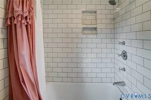 Bath - 4213 Patterson Ave, Richmond, VA 23221 photo 3 of 3