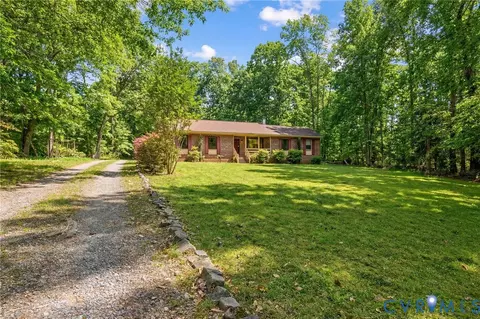 4725 E Grey Fox Cir, Gum Spring, VA 23065 photo 4